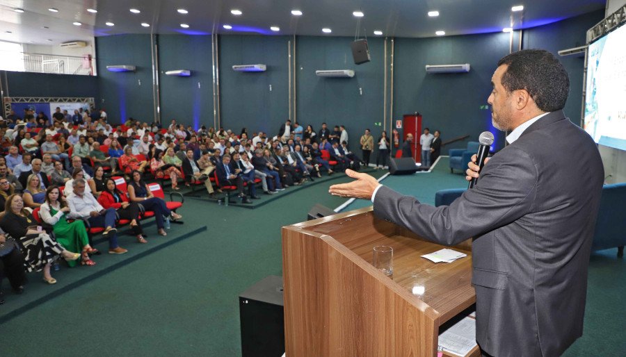 Governador do Tocantins, Wanderlei Barbosa, participa do 1º Encontro Regional de Gestores Municipais Eleitos e Reeleitos