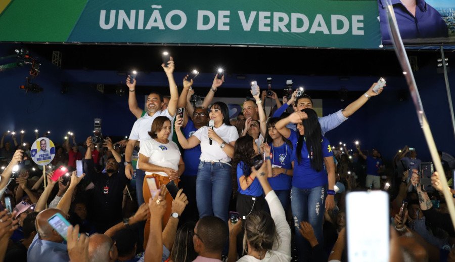 “Nós vamos fazer com que o nosso povo trabalhe para viver, viver bem, educando seus filhos, viajando, pagando as suas contas” (Foto: Eduardo Lago)