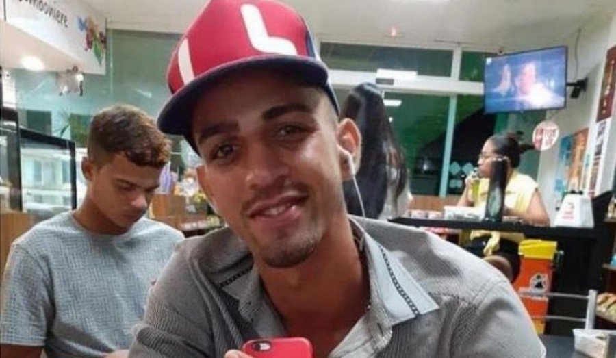 João Vitor Moura foi assassinado a tiros na porta de casa em Imperatriz-MA