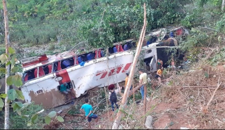 Acidente ocorreu na BR-222, entre Bom Jesus das Selvas-MA e Açailândia-MA (Foto: Divulgação/PRF)