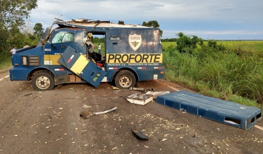 Bandidos assaltaram e explodiram carro-forte na BR-235 entre GuaraÃ­ e Tupirama