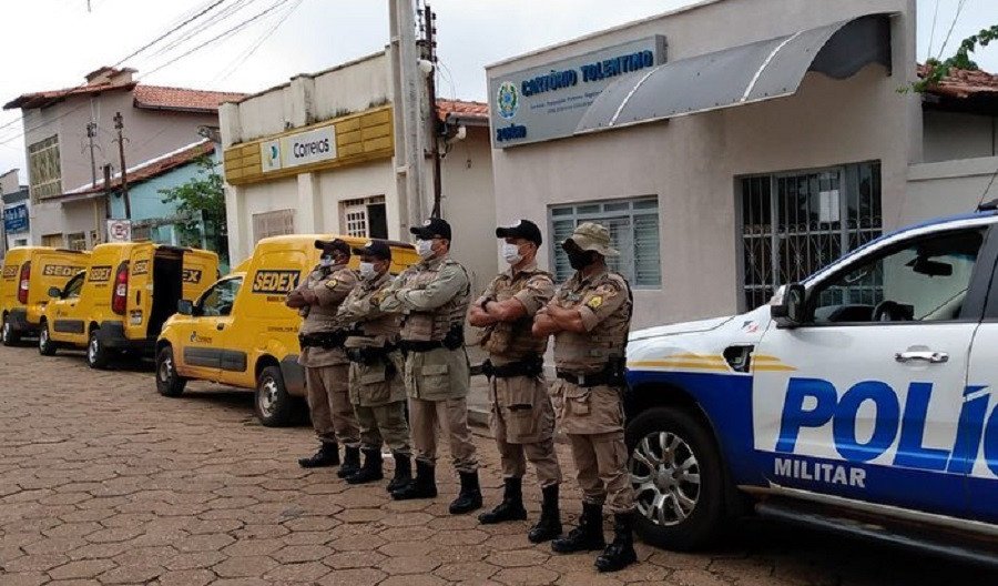 PM durante policiamento na aplicação de provas em Araguatins (Foto: Divulgação)