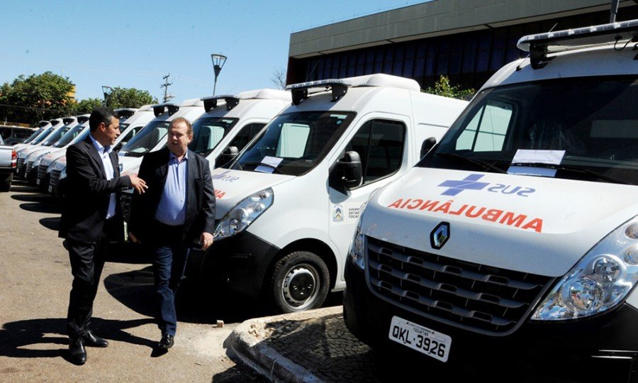 Carlesse vistoria novas ambulÃ¢ncias que serÃ£o entregues ao Hospital Regional de AugustinÃ³polis e mais 17 unidades de saÃºde do TO