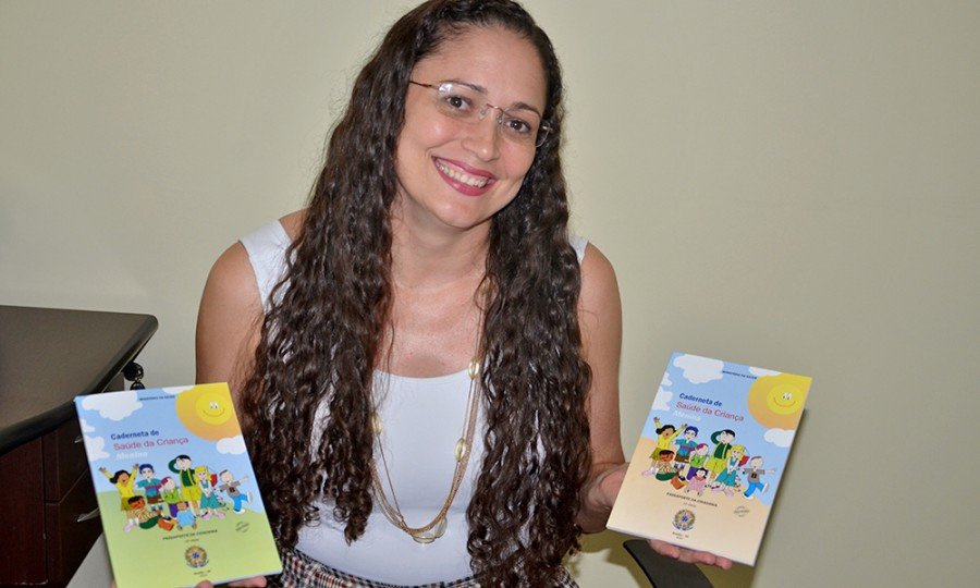 Diretora de AtenÃ§Ã£o PrimÃ¡ria, Laudecy Alves, ressalta que a caderneta Ã© instrumento importante no ato de matrÃ­culas e adesÃ£o a alguns programas sociais