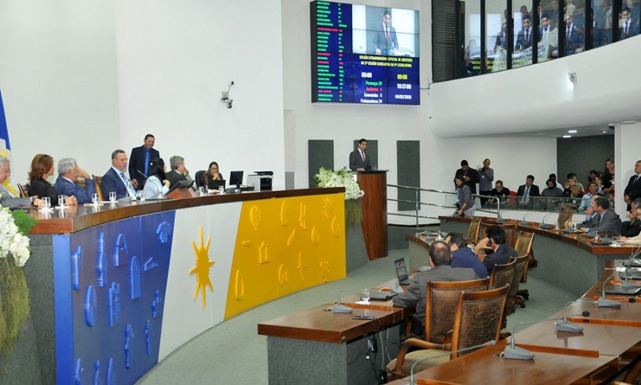 O secretÃ¡rio-chefe da Casa Civil, Rolf Vidal, esteve na Assembleia Legislativa para fazer a leitura da mensagem do governador Mauro Carlesse