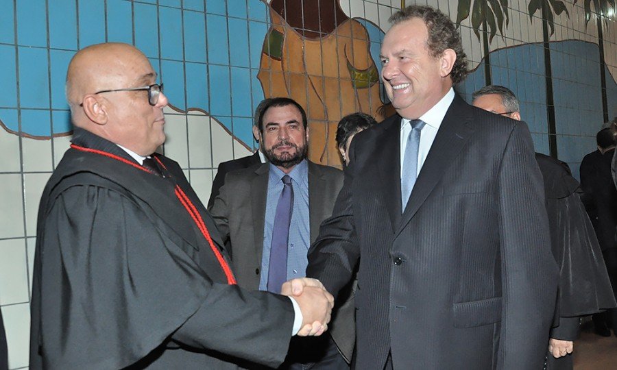 Carlesse, prestigiou a solenidade de posse de JosÃ© Roberto Torres Gomes como procurador-geral  do MinistÃ©rio PÃºblico de Contas