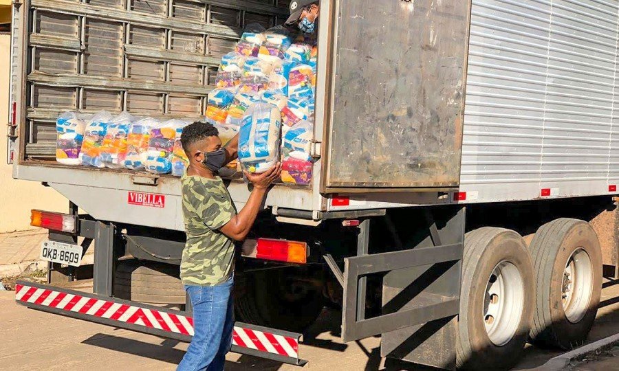 Segunda etapa da aÃ§Ã£o continua nesta terÃ§a-feira, 19, entregando 600 cestas para o municÃ­pio de ParaÃ­so (Foto: Matheus Macedo)