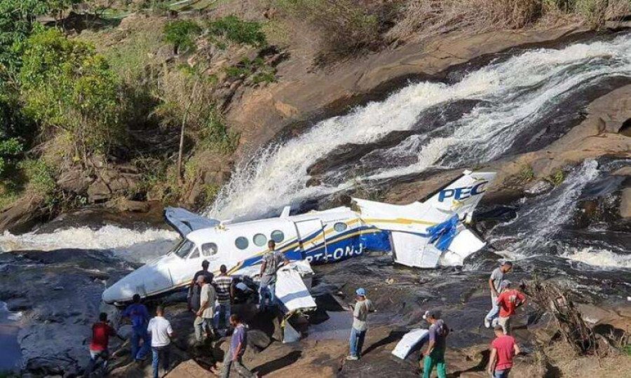 Avião em que Marília Mendonça estava caiu perto de uma cachoeira na serra de Caratinga, interior de Minas Gerais (Foto: Divulgação)