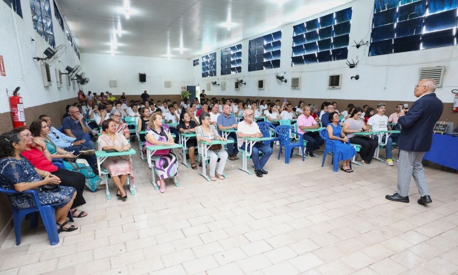 Conselheiro decano dá palestra sobre o trabalho do TCETO em colégio que estudou na infância (Foto: Divulgação)