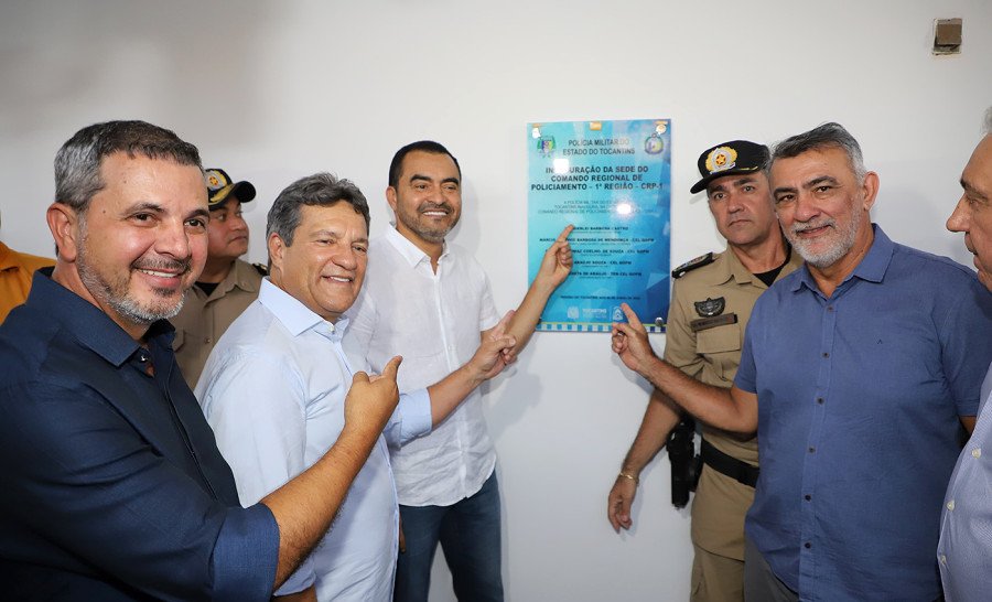 Governador Wanderlei Barbosa e o comandante-geral da PM Márcio Barbosa descerraram a placa de inauguração da sede do CRP de Paraíso