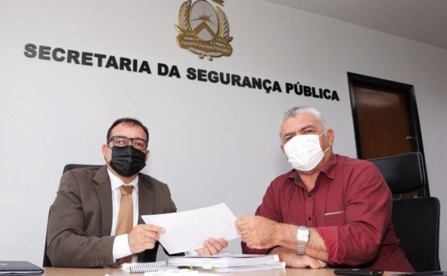 Gestores discutiram a ampliação dos serviços do Instituto Médico Legal (IML) no município de Araguatins (Foto: Luiz de Castro)
