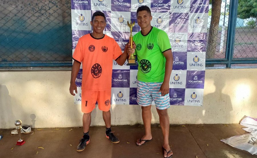 No futevôlei, a dupla Rafael e Thiago, de Pedagogia, foi campeã da modalidade (Foto: Ananda Portilho)