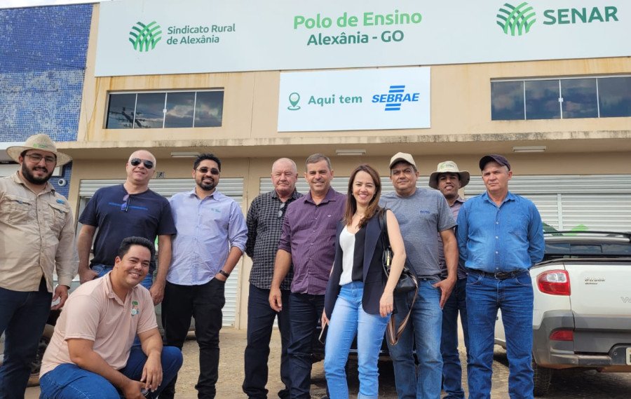 Grupo de produtores de leite, técnicos e funcionários do Senar Tocantins em missão técnica ao Estado de Goiás (Foto: Divulgação)