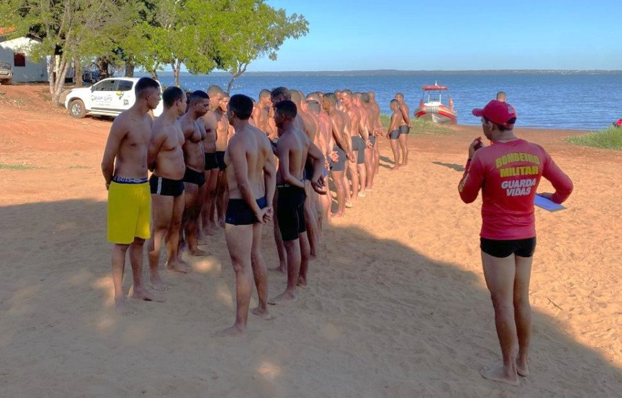 Centenas de pessoas se inscreveram e participaram do Curso de Formação de Guarda-vidas Civis (Foto: Divulgação)