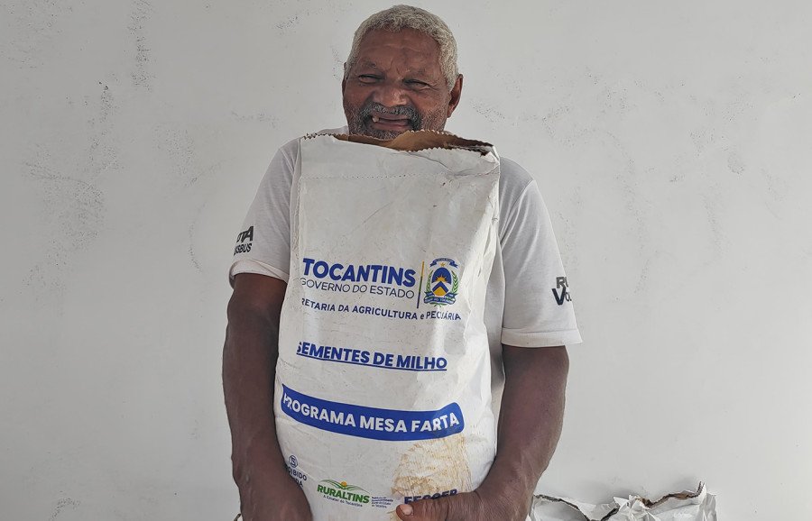 Chacareiro Raimundo Tavares da Silva recebeu sementes pelo programa Mesa Farta e destacou a importância do gesto para a agricultura familiar