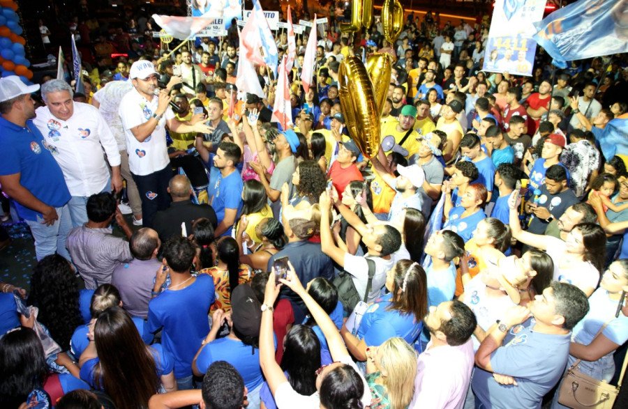 Governador Wanderlei Barbosa recebe apoio da juventude de Palmas em grande comício na região sul (Foto: Divulgação)