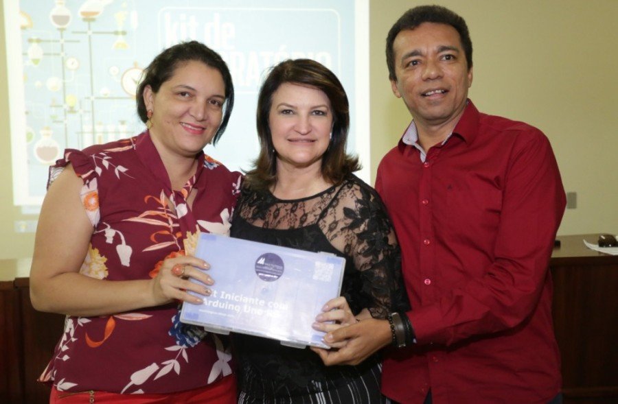 Suelene Gomes Silva, diretora do CEM Darcy Marinho, e diretor regional de EducaÃ§Ã£o de TocantinÃ³polis, Dorismar Carvalho