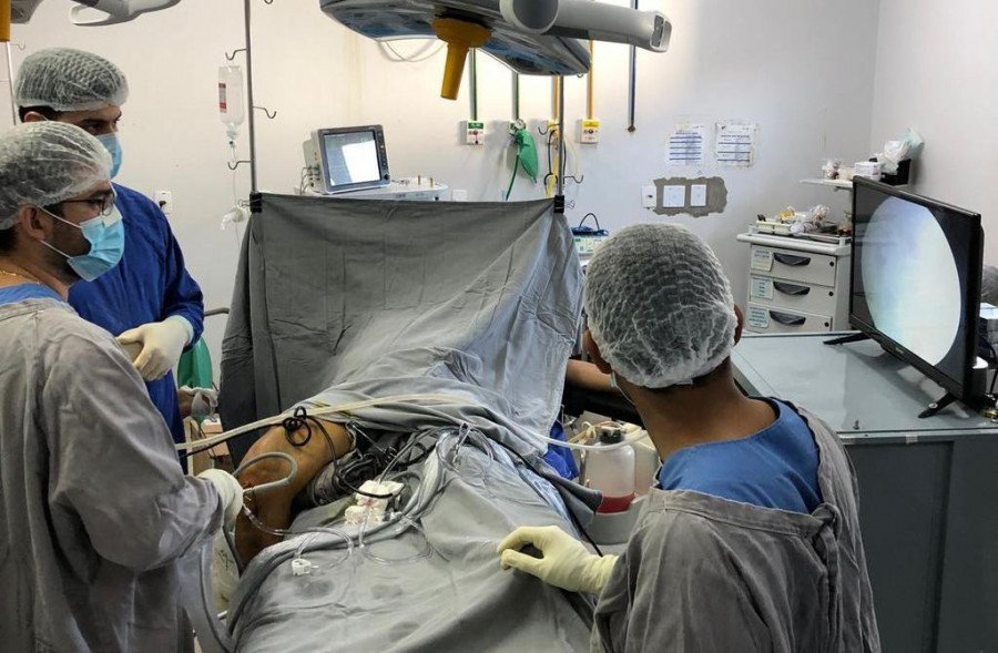 Cirurgia de artroscopia por vídeo, em hospital localizado na região do Bico do Papagaio, é um dos destaques de junho (Foto: André Araújo)