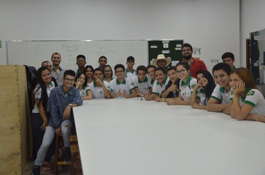 Alunos do Campus Colinas do Tocantins durante visita ao Campus Araguatins