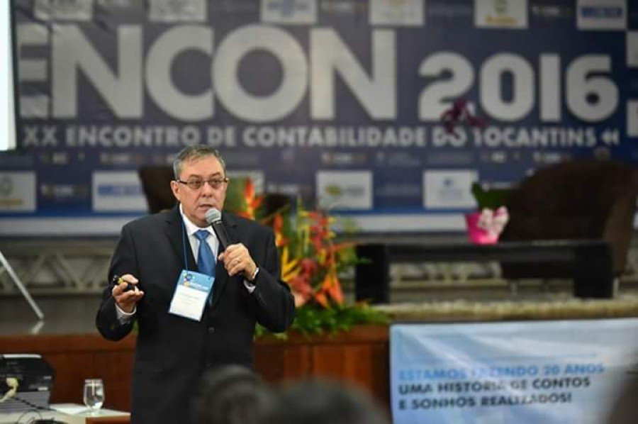 Professor SÃ­lvio Aparecido Crepaldi, em palestra sobre o planejamento TributÃ¡rio das Empresas (Foto: DivulgaÃ§Ã£o/Ascom Unitins)