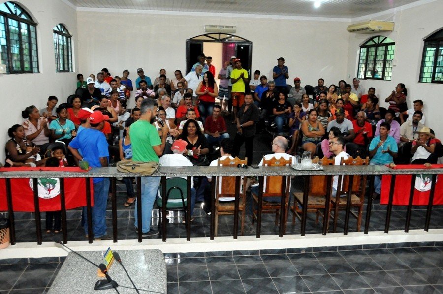CÃ¢mara Municipal de AugustinÃ³polis recebeu a reuniÃ£o da DPE-TO com famÃ­lias de assentados
