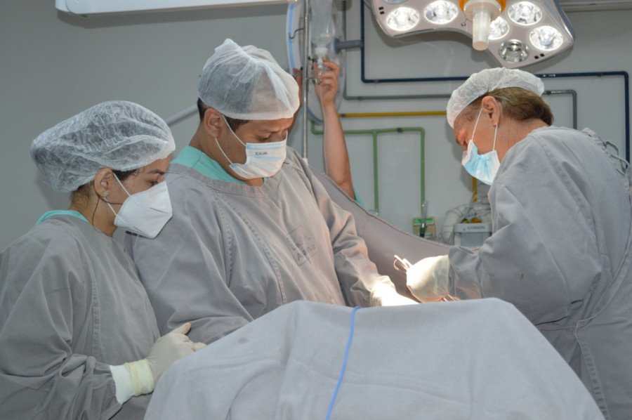 Cirurgias já estão em andamento no HRA (Foto: Elder Silva)