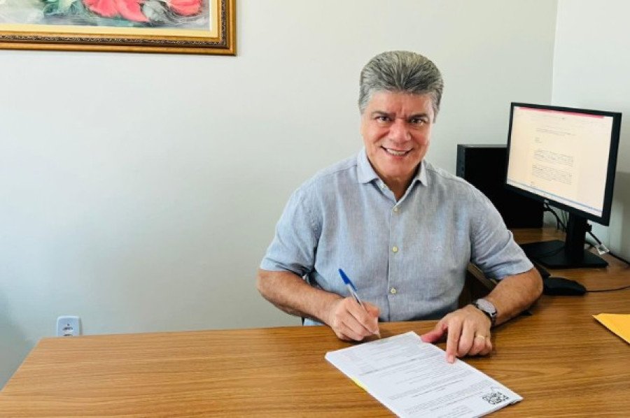 Prefeito de Porto Franco-MA, Deoclides Macedo, anunciou reajuste aos servidores da administração geral e da guarda municipal