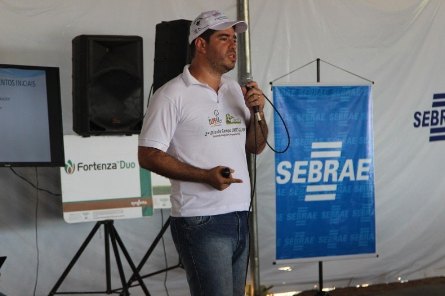 Joaquim, consultor terceirizado do Sebrae, acompanha de perto a Fazenda Araguaiana (Foto: Clenio Araujo)