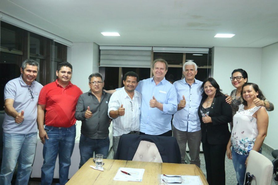 AtÃ© o prefeito de AnanÃ¡s, Valber Saraiva, que apoiou Vicentinho no 1Â° turno, decidiu aderir ao projeto de estabilidade de Carlesse