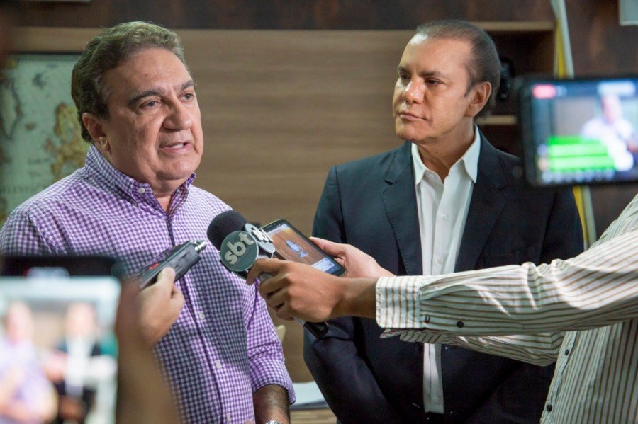 Prefeito Laurez e AtaÃ­des anunciando investimentos para Gurupi em entrevista coletiva (Foto: Marcos Veloso/Secom)
