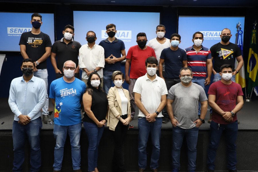 Participantes de cursos de automação industrial oferecidos pelo Senai (Foto: Adilvan Nogueira/FIETO)