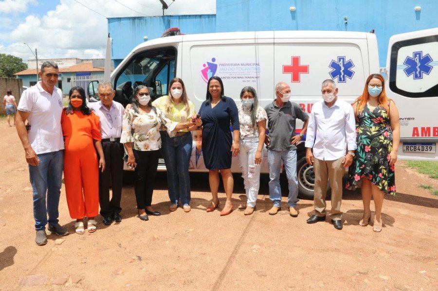 Deputada Federal, Dulce Miranda entregou ambulância em Jaú do Tocantins e anunciou repasse da Codevasf de R$ 336 mil (Foto: Divulgação)