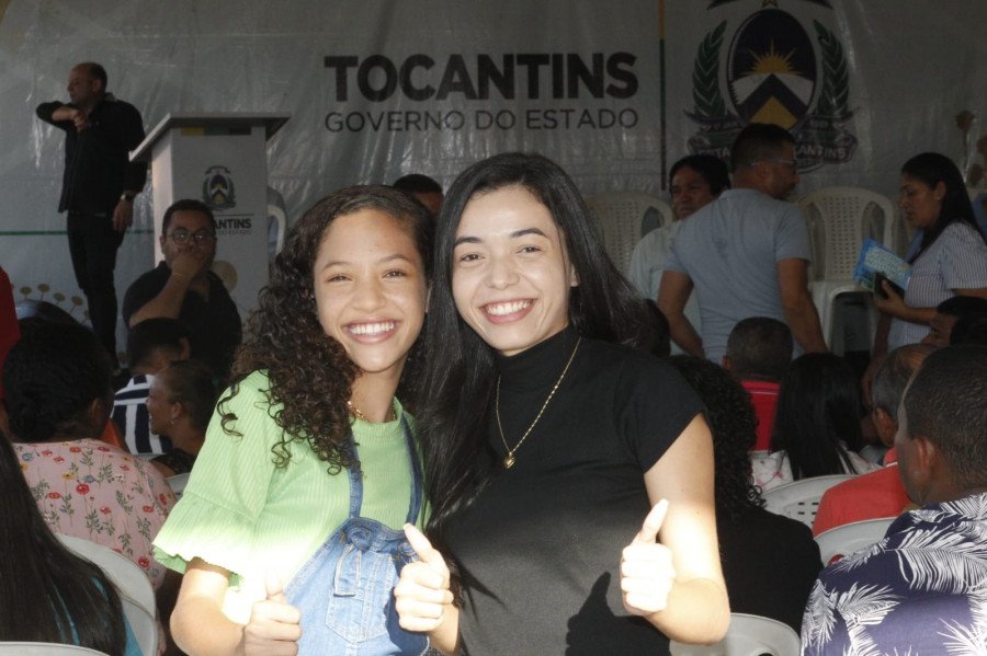 Irmãs Andressa e Amanda são estudantes e moradoras de Itaguatins (Foto: Márcio Vieira)