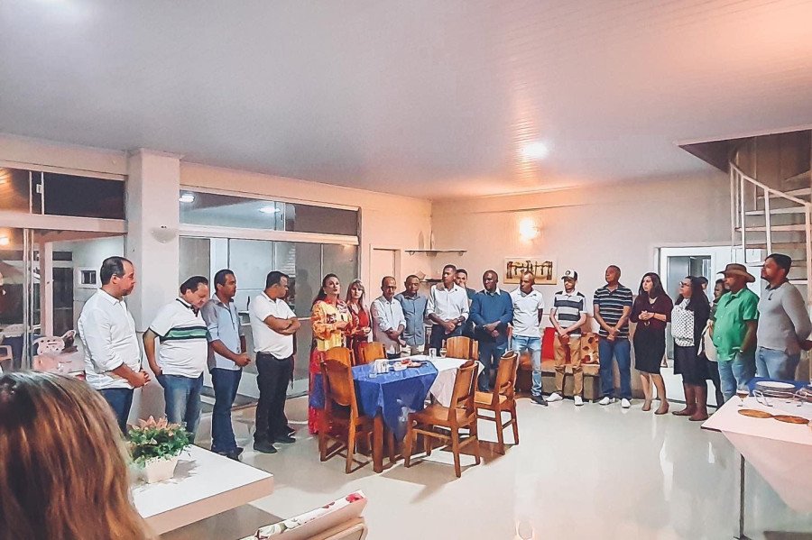 Em Arraias, o prefeito Hernan recebeu a senadora acompanhado de vereadores, dos prefeitos de Conceição, Taguatinga, Ponte Alta e Aurora