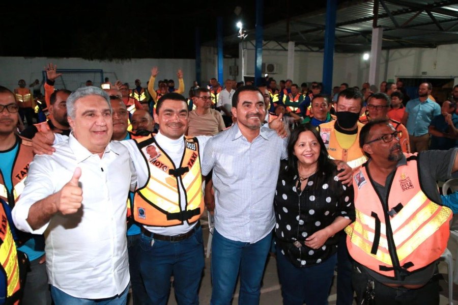 Governador Wanderlei Barbosa com mototaxistas em Araguaína (Foto: Divulgação)