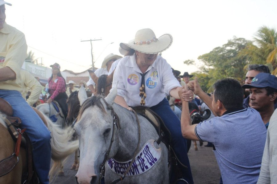 Kátia na cavalgada de Barrolândia (Foto: Divulgação)