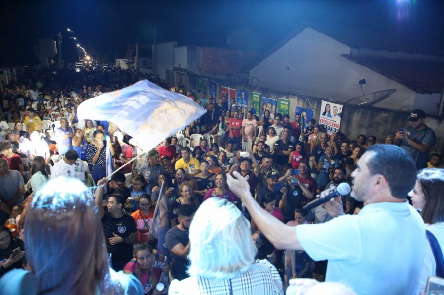overnador Wanderlei Barbosa atraiu uma multidão durante comício da majoritária em Guaraí (Foto: Divulgação)