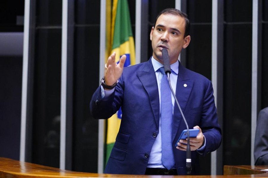 Deputado federal Vicentinho Júnior na tribuna da Câmara (Foto: Divulgação)