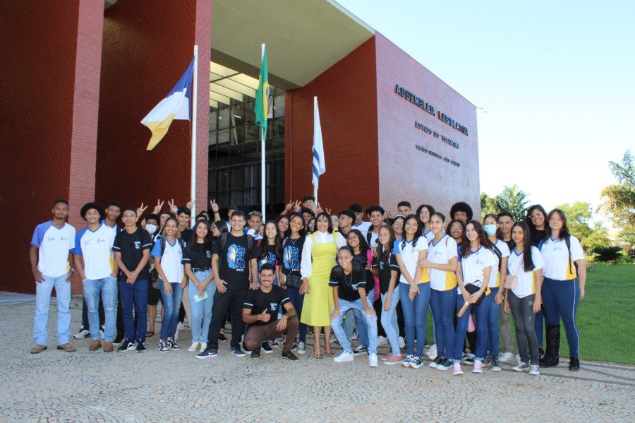 Alunos da escola Frederico Pedreira participam do projeto Assembleia vai à Escola de Janad Valcari em Palmas (Fotos: Euzébio Silva)
