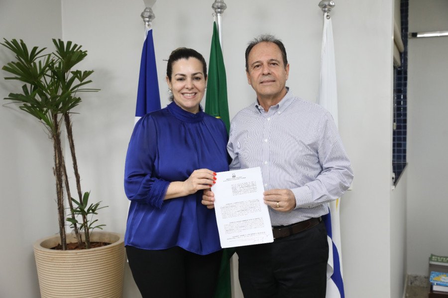 Prefeita Cinthia recebeu reitor da UFT, Bovolato, nesta quarta-feira, 20, para assinatura dos contratos (Foto: Edu Fortes)