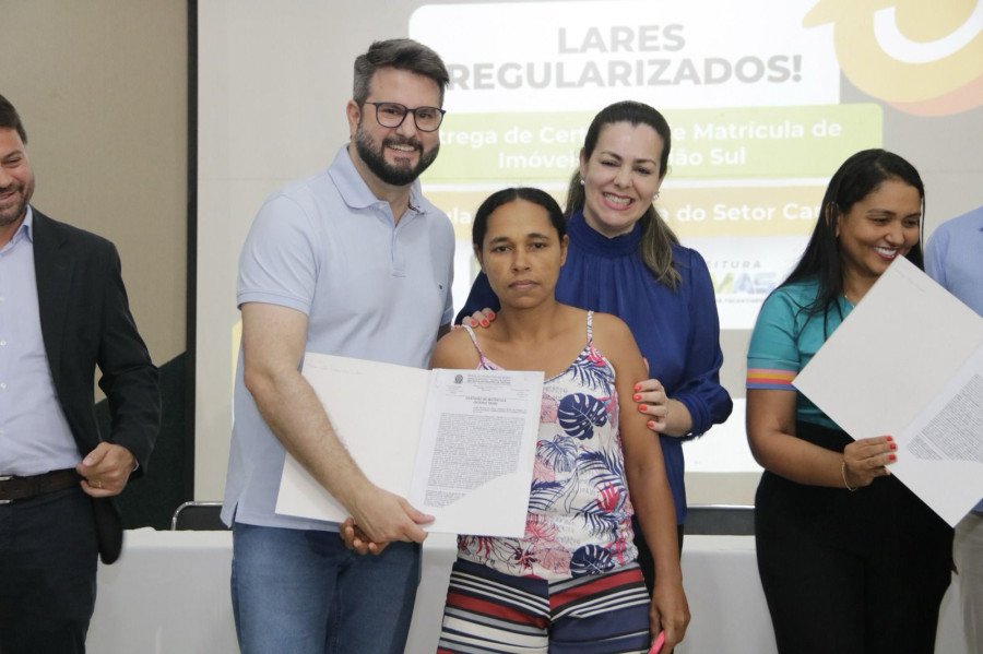 Deputado Mantoan participa da entrega de mais de 300 títulos de propriedade aos moradores da região Sul de Palmas (Foto: Mirdad)