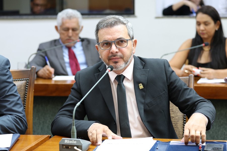 Deputado Wiston Gomes consegue a aprovação do Projeto de Lei "Escola Amiga do Agro" (Foto: Clayton Cristus)