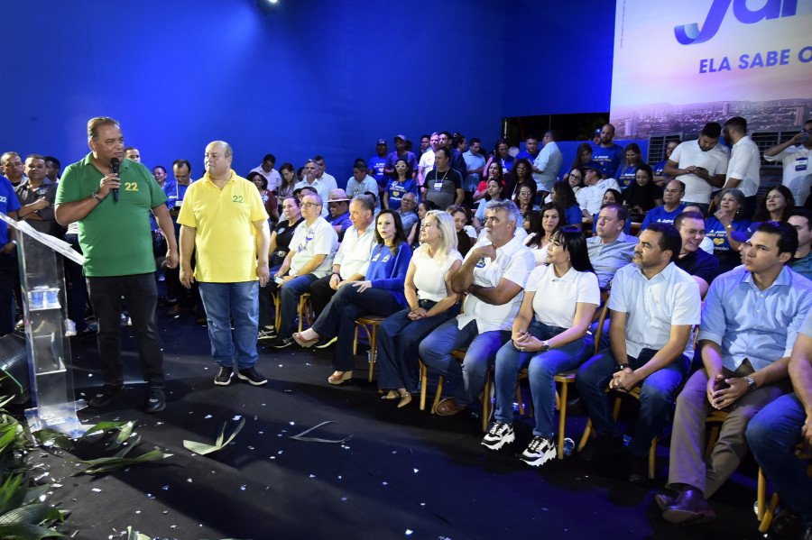 Senador Eduardo Gomes elogiou Janad por sua trajetória de superação e destacou a seriedade com que ela encara a missão de governar (Foto: Mariana di Pietro)