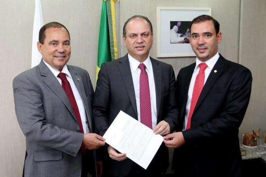 Com o ministro da saÃºde, Ricardo Barros e o Deputado Federal Vicentinho JÃºnior (PR/TO)