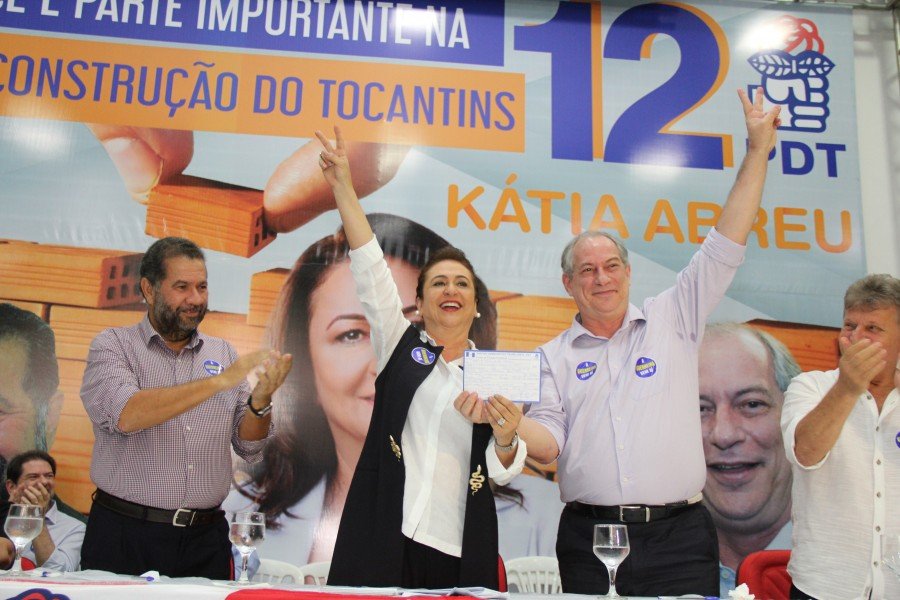 Ao lado de Ciro Gomes e Carlos Lupi, senadora comemorou sua filiaÃ§Ã£o ao Partido DemocrÃ¡tico Trabalhista, em Palmas