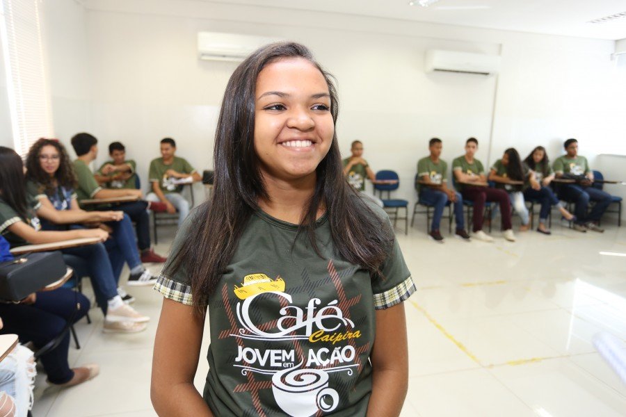 Aluna do CEM Darcy Marinho de TocantinÃ³polis, JÃ©ssica Graciele elegeu a inclusÃ£o como um dos diferencias da escola (Foto: Elias Oliveira)