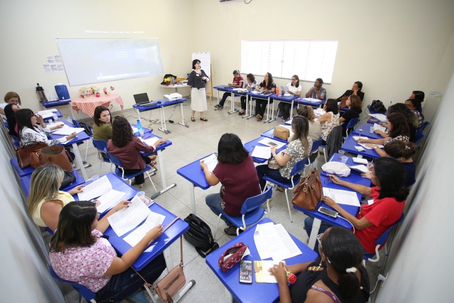 FormaÃ§Ã£o para profissionais da EducaÃ§Ã£o busca nivelar aprendizagem dos estudantes do ensino mÃ©dio integral (Foto: Elias Oliveira)