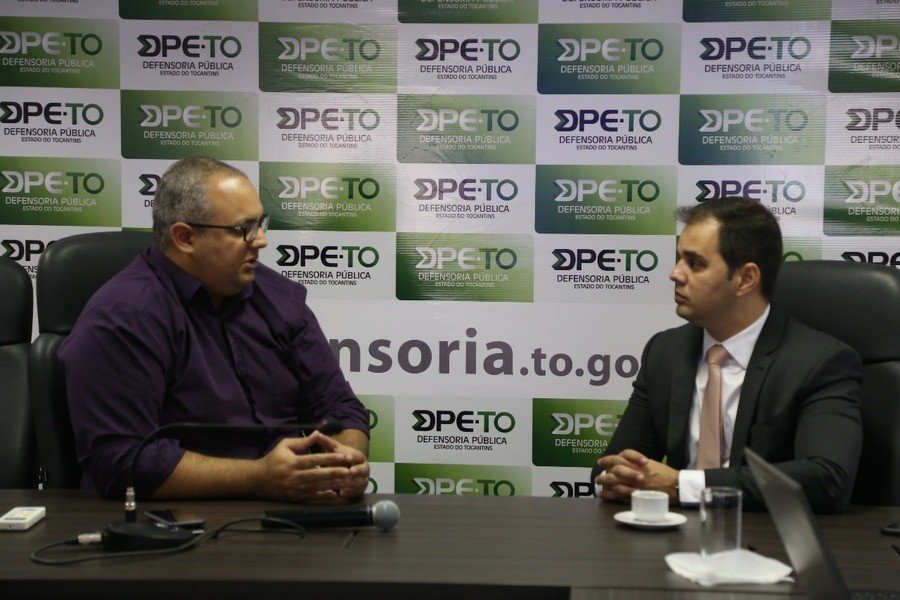 O diretor de TI da DPE-TO, Luiz Philipe, apresentou o Solar para o Defensor PÃºblico-Geral do MaranhÃ£o, Alberto Pessoa (D)