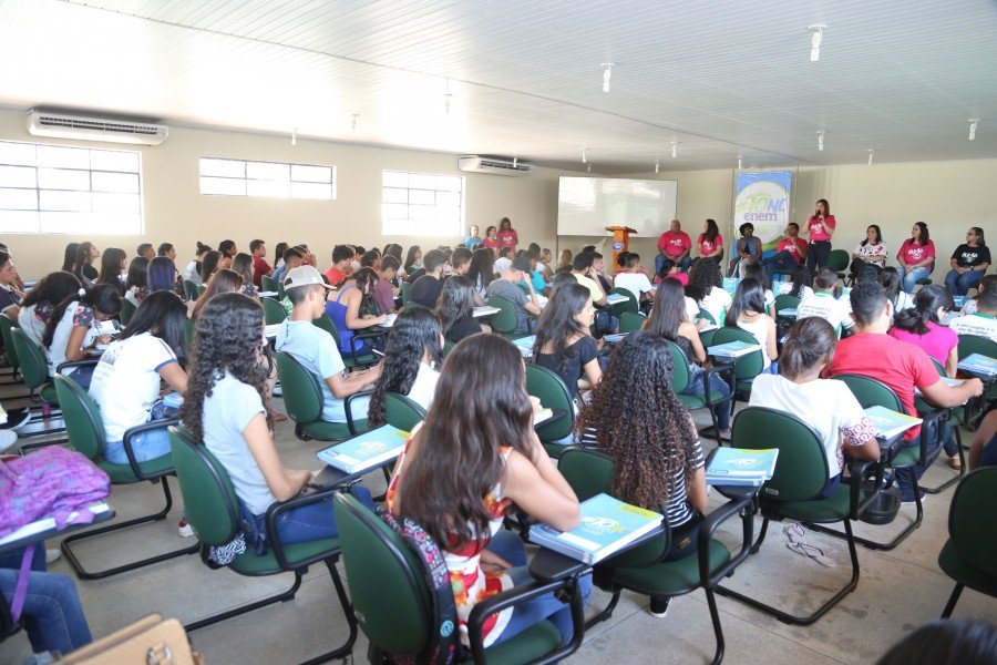Estudantes das DREs de Araguatins e TocantinÃ³polis participam de aulas preparatÃ³rias para o Enem nesse final de semana