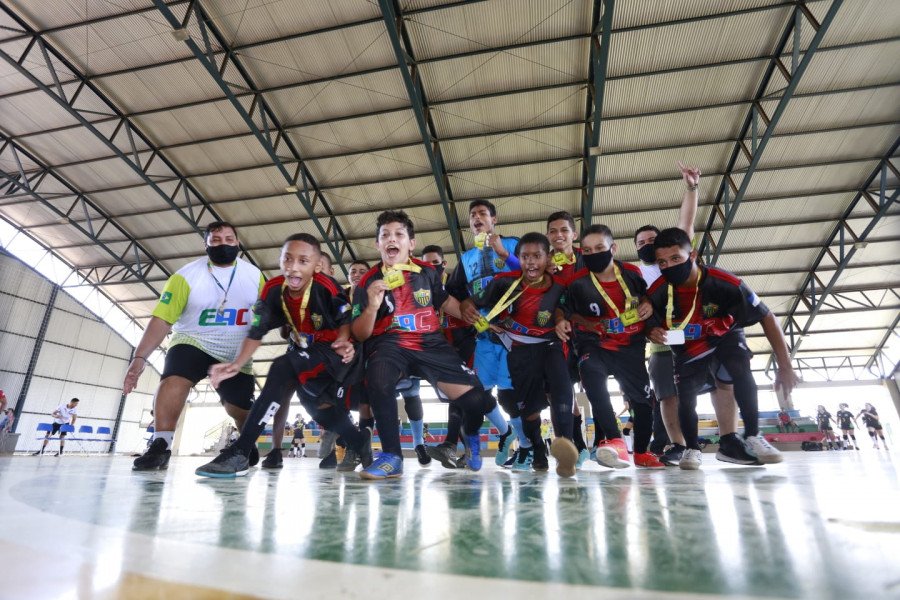 O time da Escola Arte de Crescer, de Araguatins, foi o campeão do futsal masculino (Foto: José Matheus)